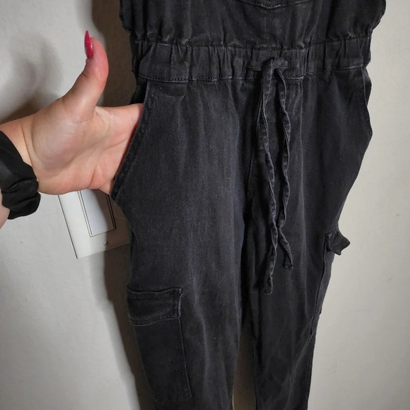 Almost Famous Black Stretch Denim Jogger Cargo Overalls. Size Large - Picture 6 of 16